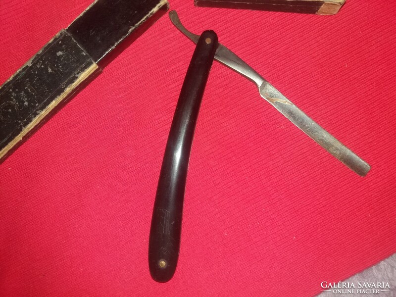 Antik szarunyeles, nyeles katona tiszti borotva dobozában gyűjtői darab a képek szerint