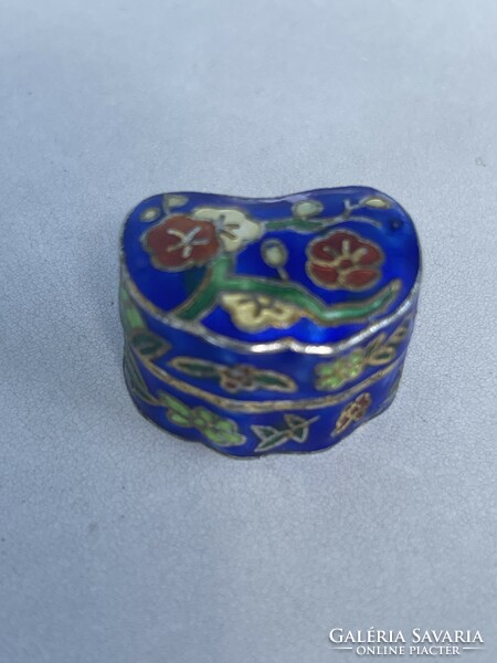 Tündéri pici különleges formályú tűzzománc szelence.