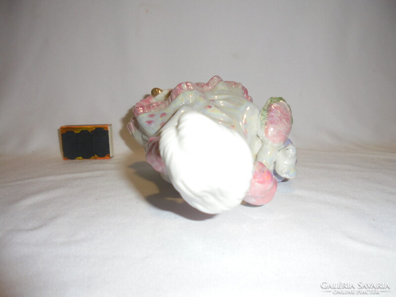 Legyezős hölgy galambbal - porcelán nipp, figura