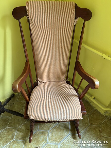 Hintaszék csodás állapotban