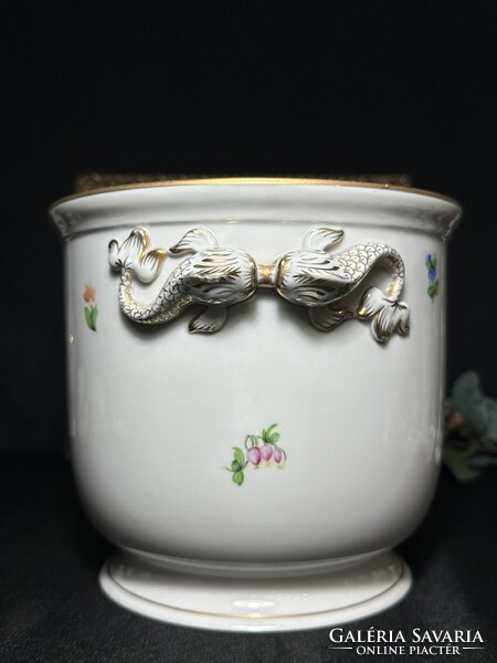 Herendi Virágos mintás kaspó delfin fogóval.