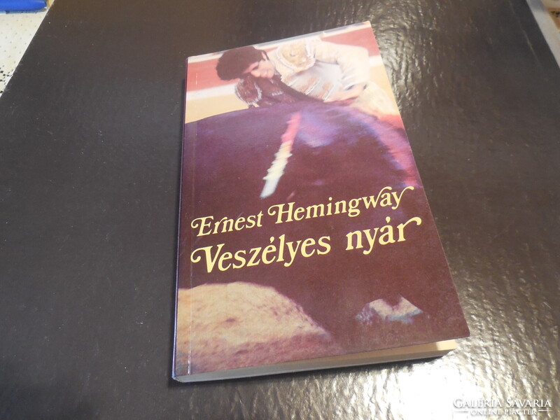 ERNEST  HEMINGWAY   Veszélyes nyár  Árkádia  1988 .