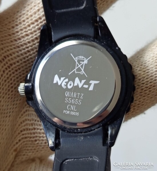 Retro Vintage Neon-T S565S Férfi Quartz Karóra
