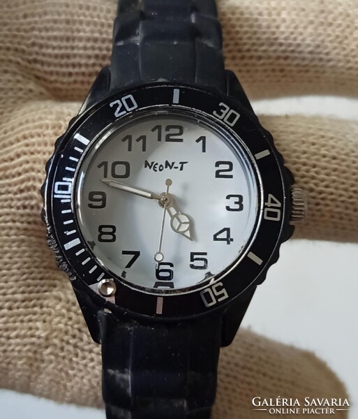 Retro Vintage Neon-T S565S Férfi Quartz Karóra