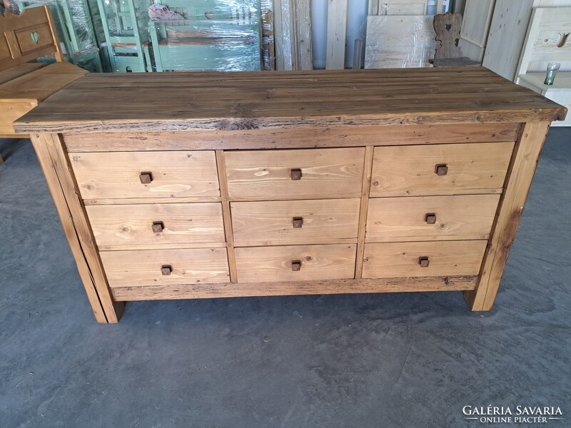 Sokfiókos komód komód