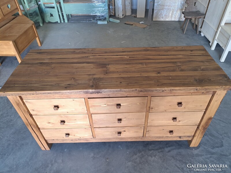 Sokfiókos komód komód