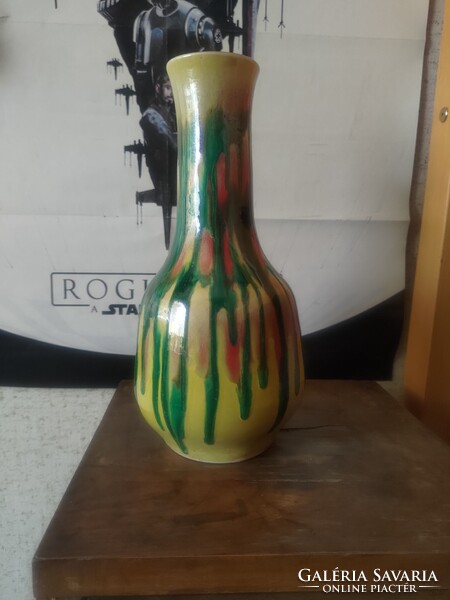 Csepegtetett mázas váza