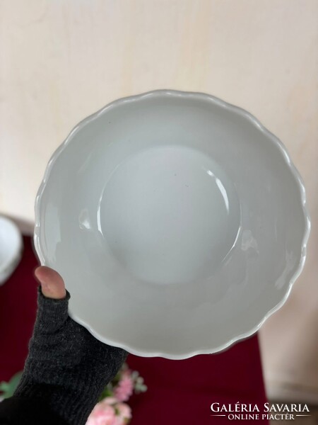 Gyönyörű csavart fehér Cseh  porcelán pogácsástál tál pörköltes levesestál nosztalgia