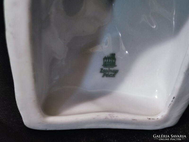 Hajduszoboszlói Emlék  régi Zsolny Kakas tyúkkal porcelán. " Hibás zsolnay  jelzéssel"