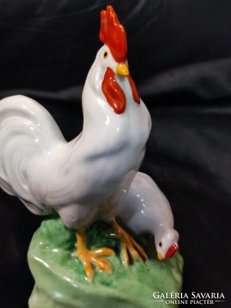 Hajduszoboszlói Emlék  régi Zsolny Kakas tyúkkal porcelán. " Hibás zsolnay  jelzéssel"