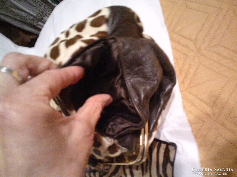 Antik bécsi (talán ocelot) prémből készült táska muff és hozzá kesztyű.