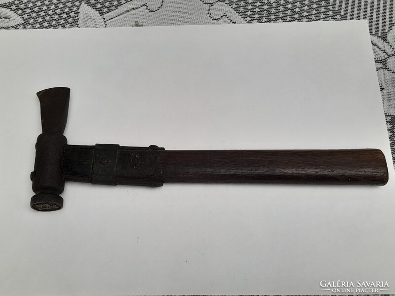 1,-Ft Antik valamilyen balta 1700-as évek vége 1800-as évek eleje