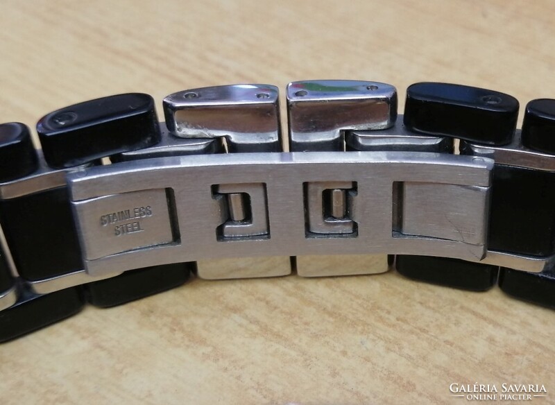 Divatos márkás ékszeróra hölgyeknek. Fekete kerámia csat, Kristályokkal