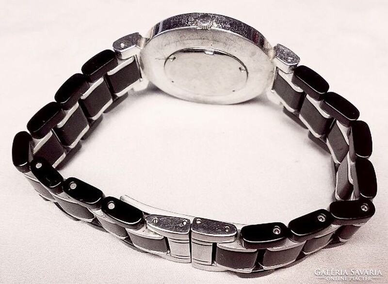 Divatos márkás ékszeróra hölgyeknek. Fekete kerámia csat, Kristályokkal