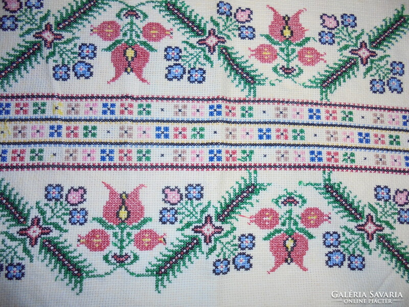 Régi, két oldalán hímzett díszpárna - keresztszemes, jekenetes