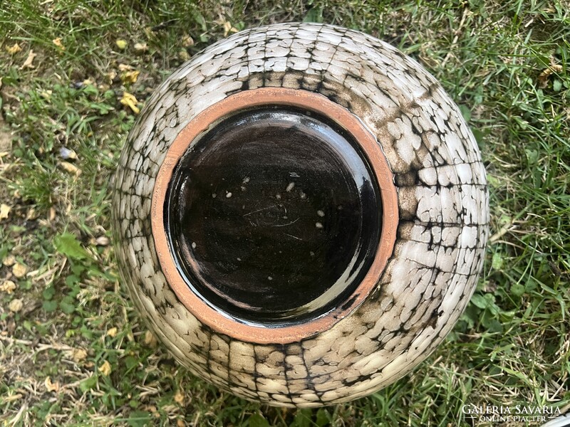 Modern retró kaspók párban.