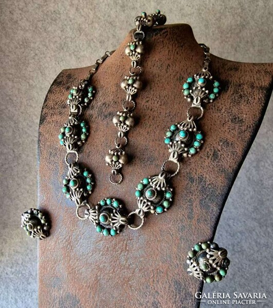 1920s Mexican 925 silver and turquoise jewelry parure, including a necklace, bracelet, and earrings,