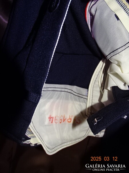 MAGYAR HONVÉDSÉG KATONAI TISZTI EGYENRUHA 1994 KÖRÜL ( SAPKA , NADRÁG , ZUBBONY ) )