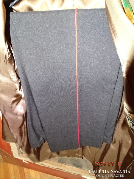 MAGYAR HONVÉDSÉG KATONAI TISZTI EGYENRUHA 1994 KÖRÜL ( SAPKA , NADRÁG , ZUBBONY ) )