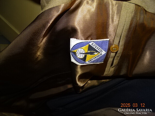 MAGYAR HONVÉDSÉG KATONAI TISZTI EGYENRUHA 1994 KÖRÜL ( SAPKA , NADRÁG , ZUBBONY ) )