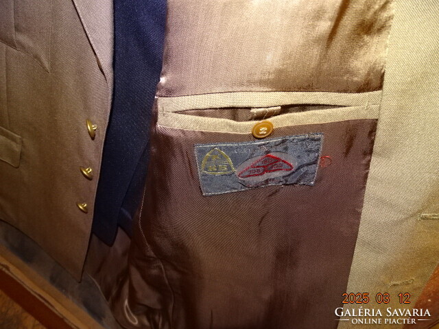 MAGYAR HONVÉDSÉG KATONAI TISZTI EGYENRUHA 1994 KÖRÜL ( SAPKA , NADRÁG , ZUBBONY ) )