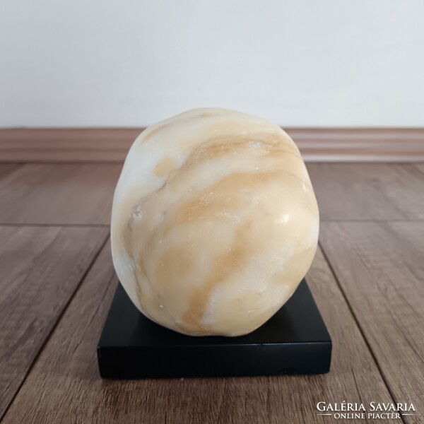 Antik alabástrom faragott koponya / Memento mori