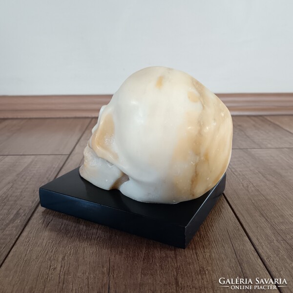 Antik alabástrom faragott koponya / Memento mori