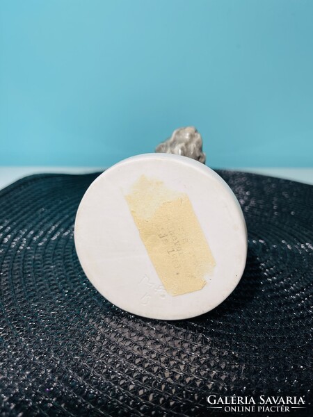 Herendi betyár fiú pulival szobor