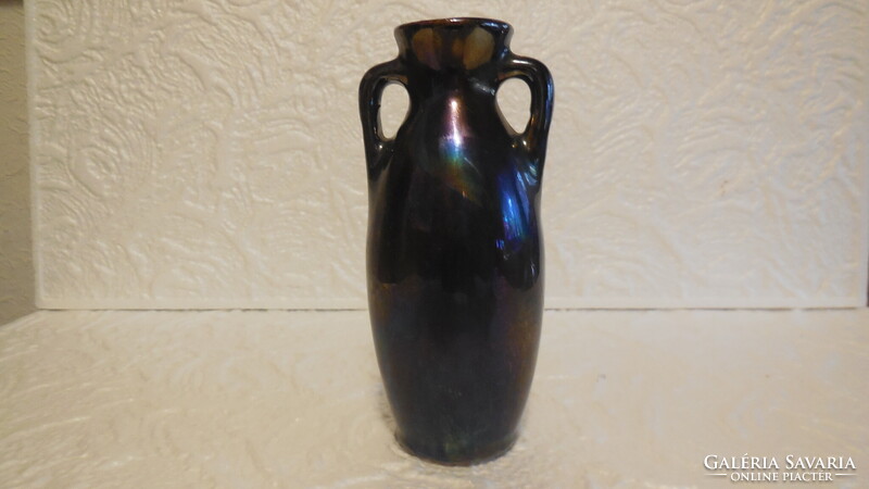 Zsolnay  kétfülű kisváza , kékes - zöldes  lilás eozin árnyalatokkal , nem javított  nem restaurált