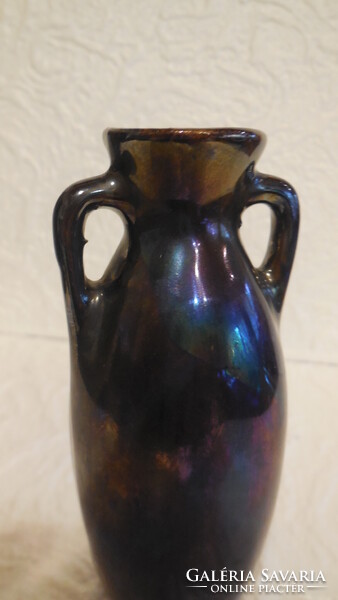 Zsolnay  kétfülű kisváza , kékes - zöldes  lilás eozin árnyalatokkal , nem javított  nem restaurált