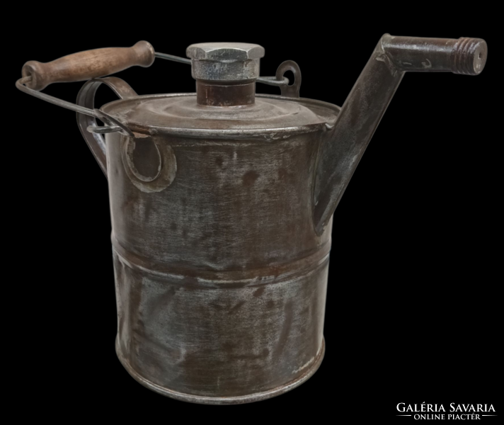 Katonai  veterán olajos kanna 1947 . Alkudható.