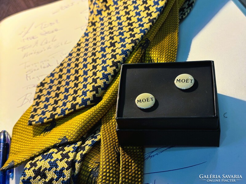 MOËT feliratú Moët & Chandon mandzsettagombok díszdobozban