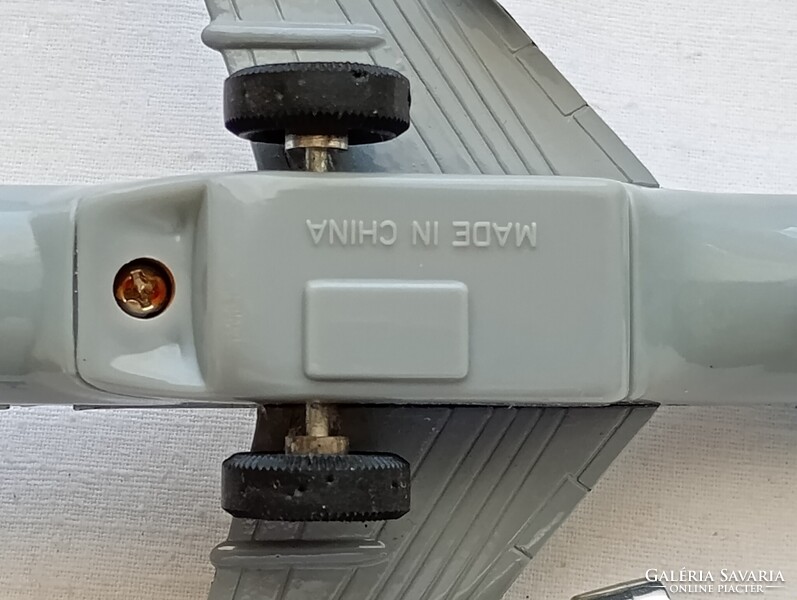 Játék repülőgép Boening 747 Jumbo Jet nyitható ajtókkal 29x16x6cm lendkerekes fém retro