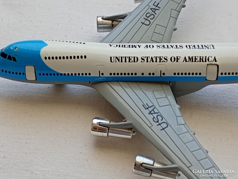 Játék repülőgép Boening 747 Jumbo Jet nyitható ajtókkal 29x16x6cm lendkerekes fém retro