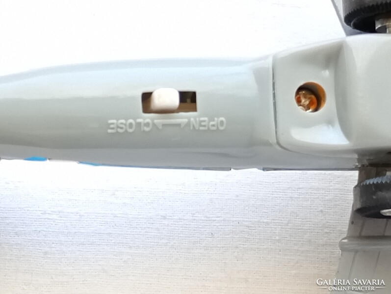 Játék repülőgép Boening 747 Jumbo Jet nyitható ajtókkal 29x16x6cm lendkerekes fém retro