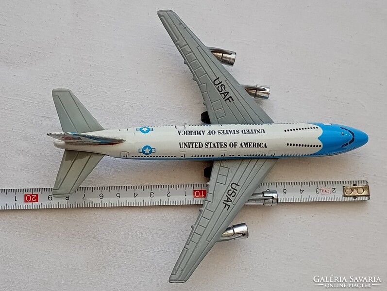 Játék repülőgép Boening 747 Jumbo Jet nyitható ajtókkal 29x16x6cm lendkerekes fém retro