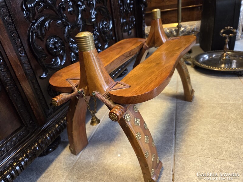 Régi bőrpárnás tevenyereg ülőke