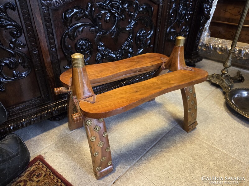 Régi bőrpárnás tevenyereg ülőke