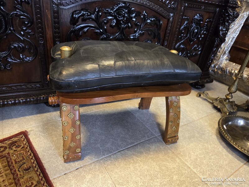 Régi bőrpárnás tevenyereg ülőke