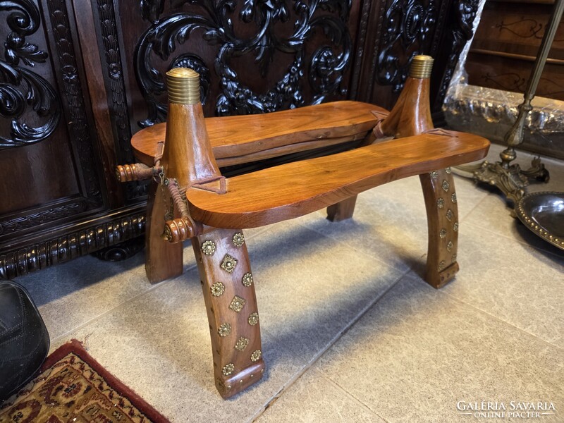 Régi bőrpárnás tevenyereg ülőke