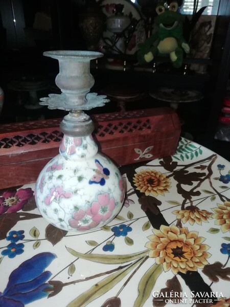 Zsolnay Antik jelzett gyertyatartó a képeken látható állapotban van.Profil váltás miatt nagyon sok a