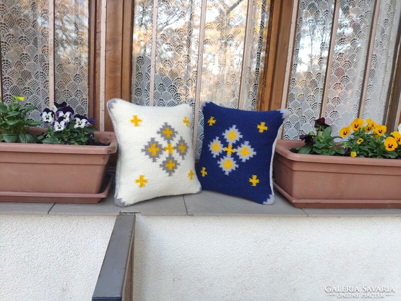 'ÉJFÉLI NAPSÜTÉS' kézzel szőtt díszpárna garnitúra kézzel festett gyapjú fonalból