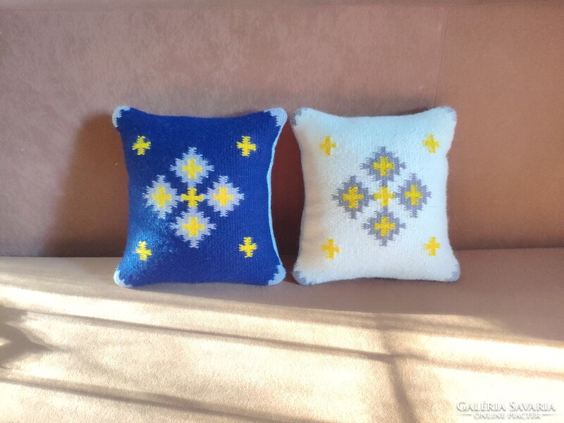 'ÉJFÉLI NAPSÜTÉS' kézzel szőtt díszpárna garnitúra kézzel festett gyapjú fonalból