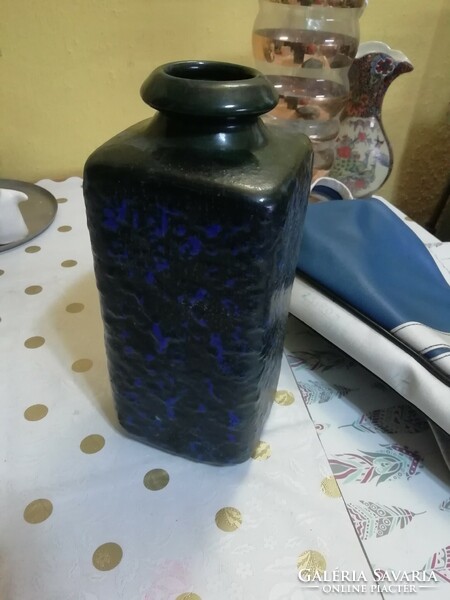 Retro kerámia váza hibátlan állapotban jelzett.Akció Aukció több száz termék vegye vigye
