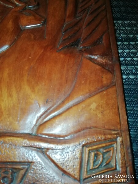 Fa faragott szobor kép vadász jelzett. ﻿Hihetetlen aukciók és akciók folyamatosa