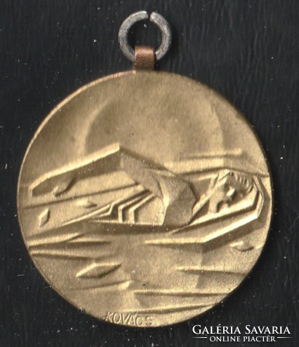 Úszó arany érme ( arany hatású )