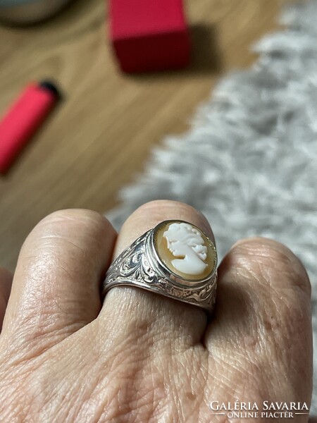 Gyönyörűséges cameás ezüst gyűrű szép igényesen kidolgozott.