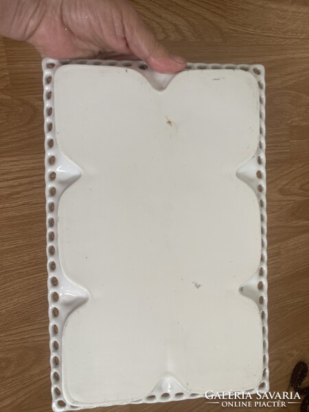 Antik Bécsi áttört szélű aranyozott porcelán tálca.