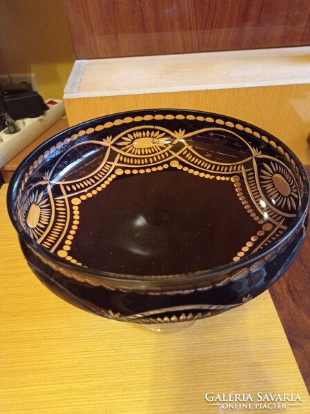 Csiszolt üveg kistály kínáló sötét bordó szinezéssel