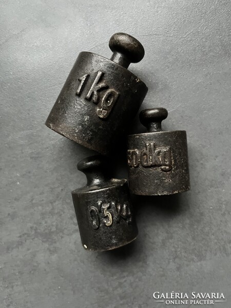 Hitelesített régi öntött vas mázsa , mérleg súlyok 3 db együtt